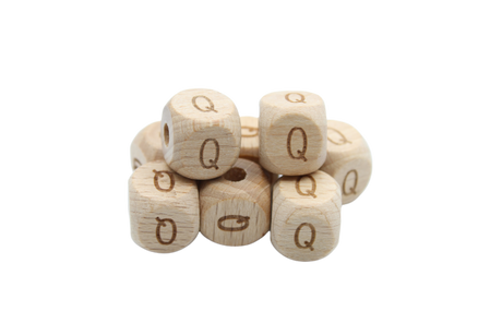 Lettre 12mm - en hêtre naturel - Perle en bois